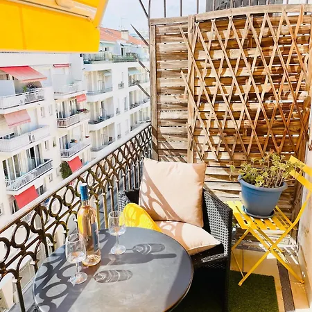 In The Center Balcony Ac *