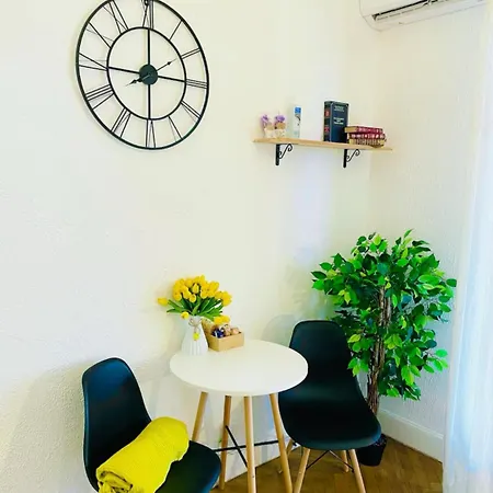 In The Center Balcony Ac Διαμέρισμα