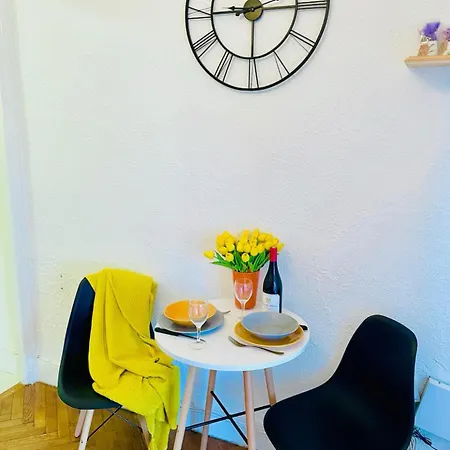 In The Center Balcony Ac *