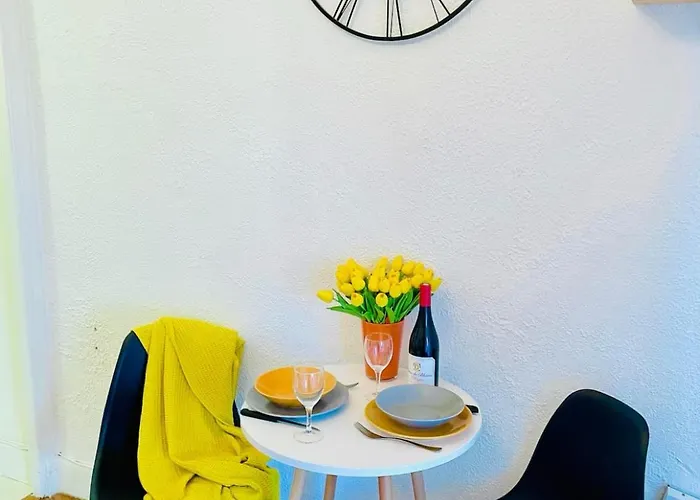 In The Center Balcony Ac *