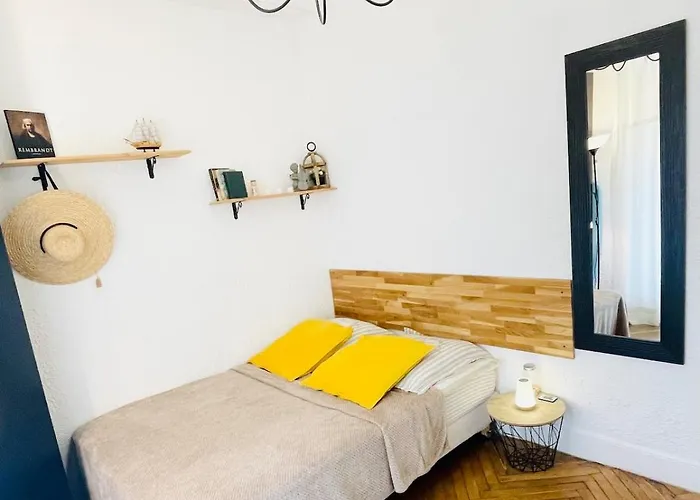 In The Center Balcony Ac شقة