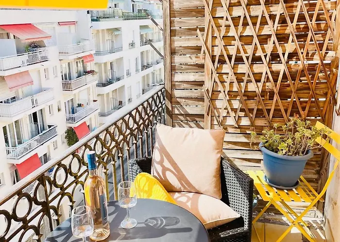 In The Center Balcony Ac *