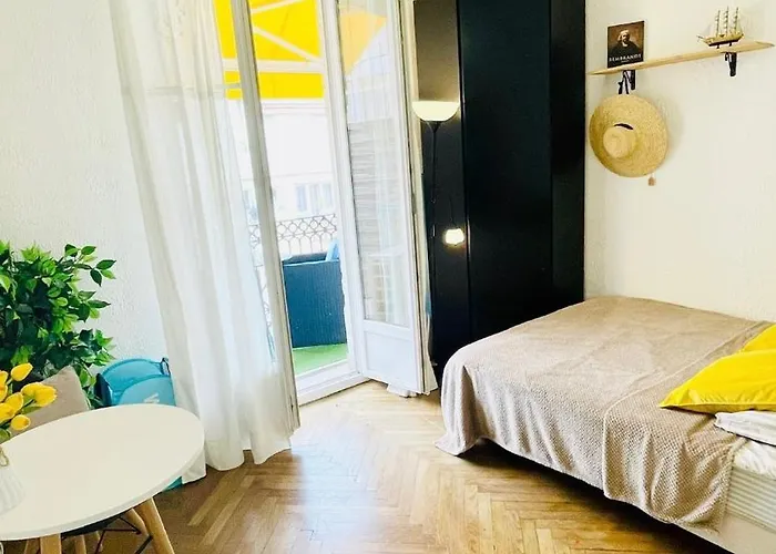 In The Center Balcony Ac * نيس