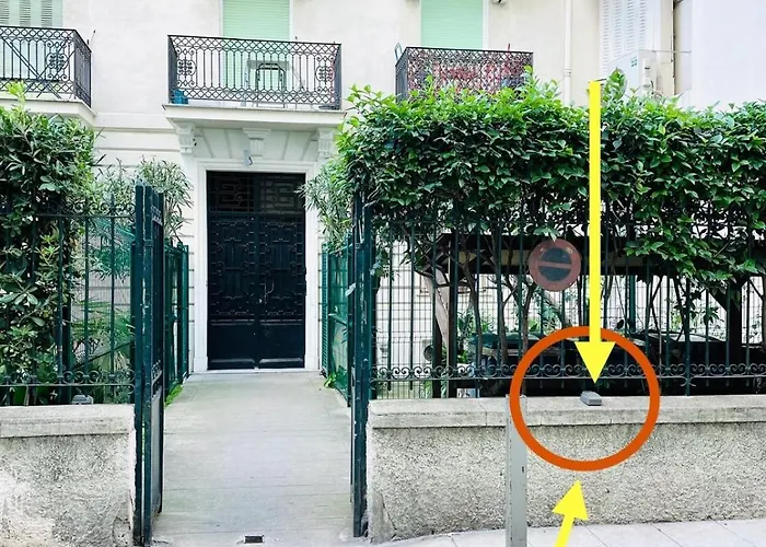 In The Center Balcony Ac * نيس